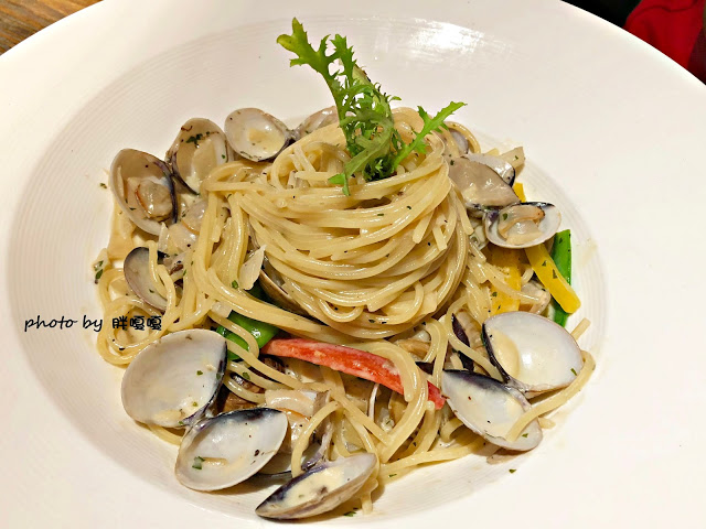 【嘉義 餐廳】Sunny Queen 陽光皇后🐤🐤🐤浮誇系餐廳，裝潢美到不行，就連餐點也很浮誇，尤其那隻烤雞(記得先預約)，好看又好吃，真的是一家令人印象深刻的餐廳