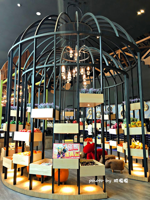 【嘉義 餐廳】Sunny Queen 陽光皇后🐤🐤🐤浮誇系餐廳，裝潢美到不行，就連餐點也很浮誇，尤其那隻烤雞(記得先預約)，好看又好吃，真的是一家令人印象深刻的餐廳