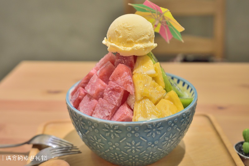 宜蘭羅東美食》小島日和 日式手作水果剉冰&蛋糕甜點 女孩們都無法招架的繽紛花牆 - 滿分的旅遊札記