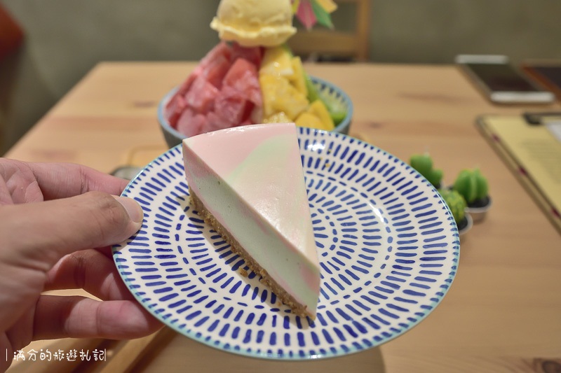 宜蘭羅東美食》小島日和 日式手作水果剉冰&蛋糕甜點 女孩們都無法招架的繽紛花牆 - 滿分的旅遊札記
