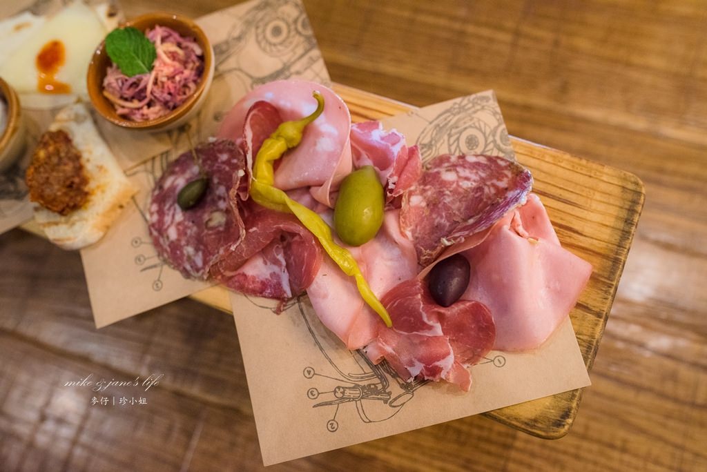 餐酒食記｜『Jamies Italian Taiwan』推出全新商業午餐｜義大利主廚傑米奧立佛台灣首間分店在新光三越A11｜信義區餐酒館推薦 - 麥仔の生活日記