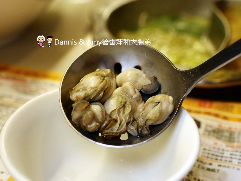 《新竹竹北火鍋》阿官火鍋專家一個人也可以吃的鴛鴦火鍋份量十足湯頭口味選擇多。湯頭食材推薦。周年慶優惠分享︳影片