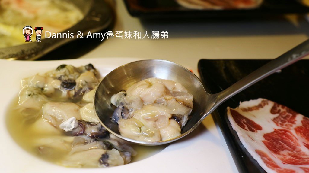 《新竹竹北火鍋》阿官火鍋專家一個人也可以吃的鴛鴦火鍋份量十足湯頭口味選擇多。湯頭食材推薦。周年慶優惠分享︳影片