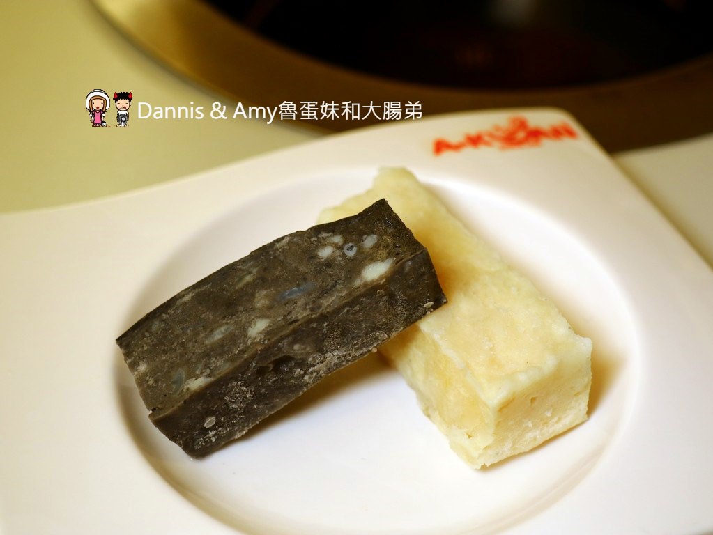 《新竹竹北火鍋》阿官火鍋專家一個人也可以吃的鴛鴦火鍋份量十足湯頭口味選擇多。湯頭食材推薦。周年慶優惠分享︳影片