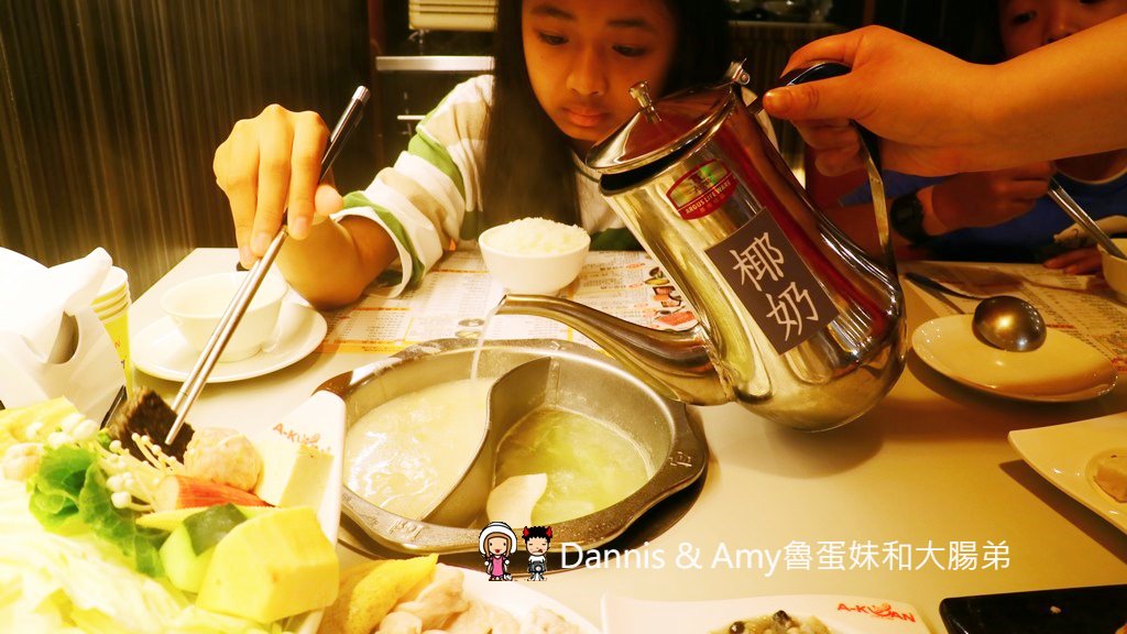 《新竹竹北火鍋》阿官火鍋專家一個人也可以吃的鴛鴦火鍋份量十足湯頭口味選擇多。湯頭食材推薦。周年慶優惠分享︳影片