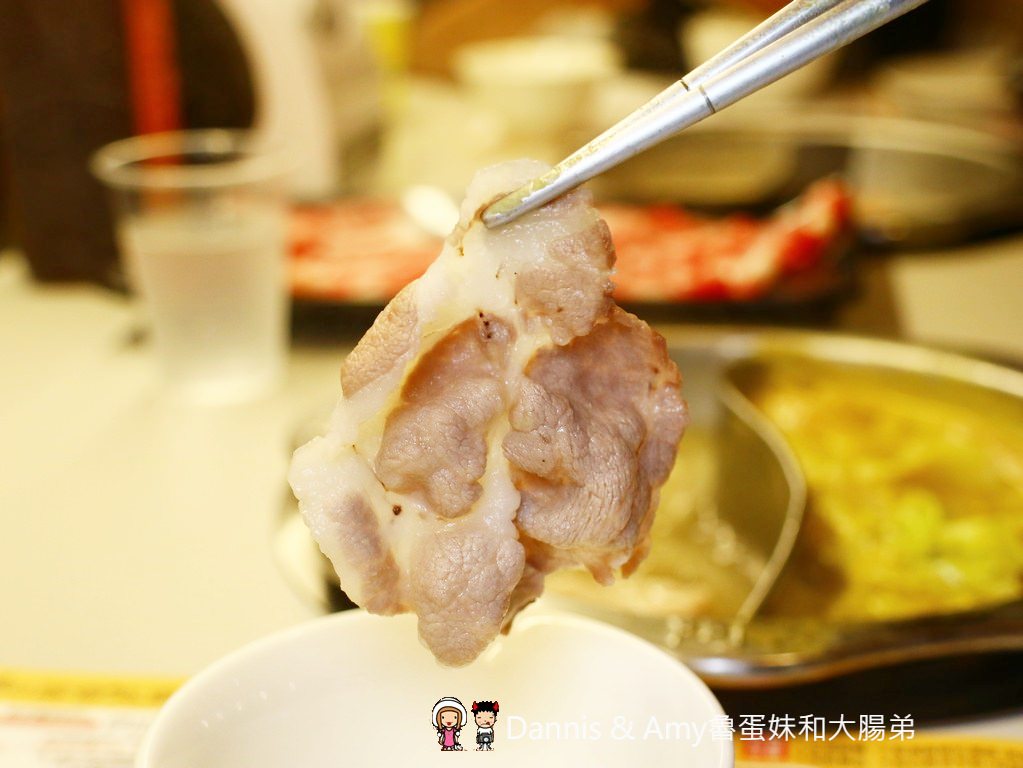 《新竹竹北火鍋》阿官火鍋專家一個人也可以吃的鴛鴦火鍋份量十足湯頭口味選擇多。湯頭食材推薦。周年慶優惠分享︳影片