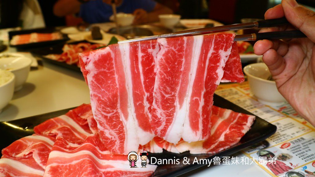 《新竹竹北火鍋》阿官火鍋專家一個人也可以吃的鴛鴦火鍋份量十足湯頭口味選擇多。湯頭食材推薦。周年慶優惠分享︳影片