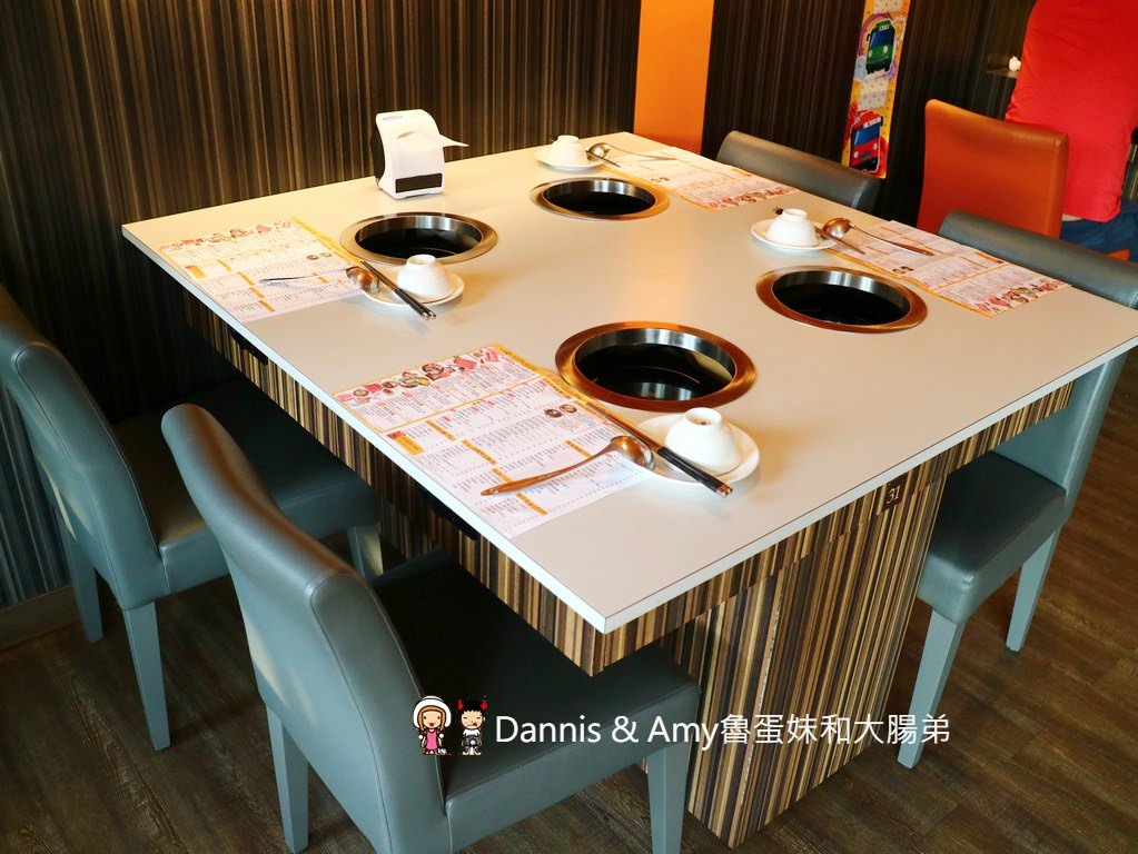 《新竹竹北火鍋》阿官火鍋專家一個人也可以吃的鴛鴦火鍋份量十足湯頭口味選擇多。湯頭食材推薦。周年慶優惠分享︳影片