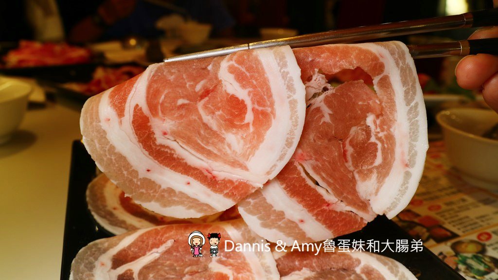 《新竹竹北火鍋》阿官火鍋專家一個人也可以吃的鴛鴦火鍋份量十足湯頭口味選擇多。湯頭食材推薦。周年慶優惠分享︳影片