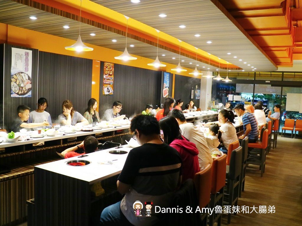 《新竹竹北火鍋》阿官火鍋專家一個人也可以吃的鴛鴦火鍋份量十足湯頭口味選擇多。湯頭食材推薦。周年慶優惠分享︳影片