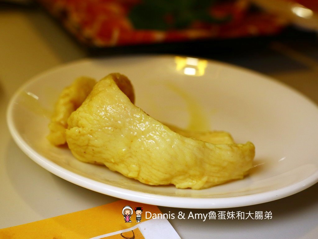 《新竹竹北火鍋》阿官火鍋專家一個人也可以吃的鴛鴦火鍋份量十足湯頭口味選擇多。湯頭食材推薦。周年慶優惠分享︳影片