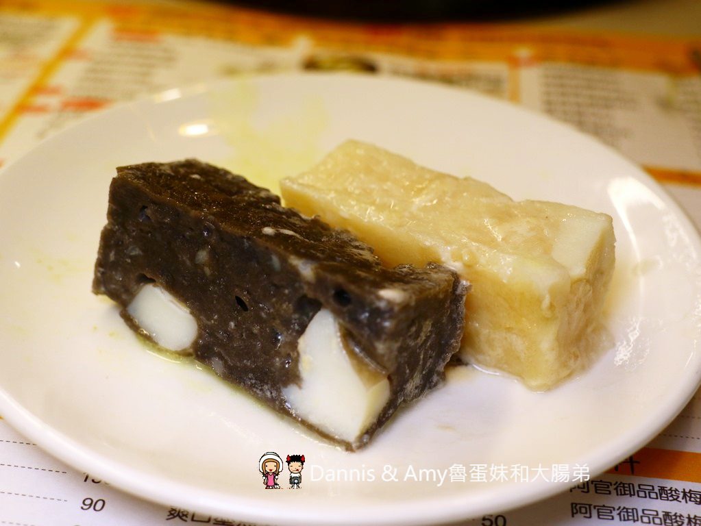 《新竹竹北火鍋》阿官火鍋專家一個人也可以吃的鴛鴦火鍋份量十足湯頭口味選擇多。湯頭食材推薦。周年慶優惠分享︳影片