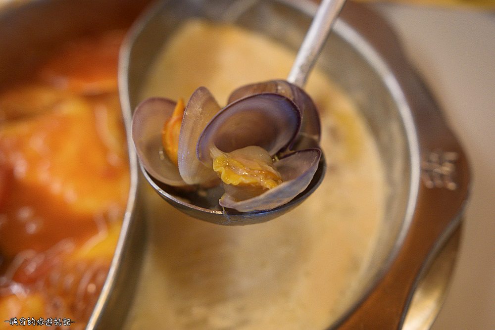 新竹竹北火鍋》冬季鍋物 阿官火鍋專家 個人獨享鴛鴦鍋 火鍋百搭的阿官沙茶醬 - 滿分的旅遊札記