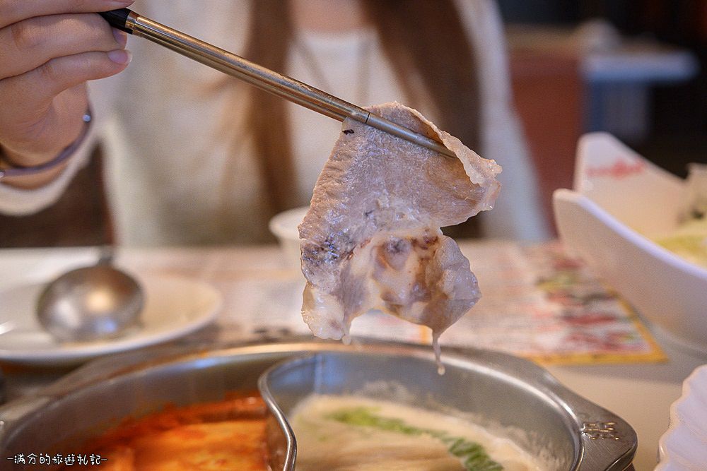 新竹竹北火鍋》冬季鍋物 阿官火鍋專家 個人獨享鴛鴦鍋 火鍋百搭的阿官沙茶醬 - 滿分的旅遊札記