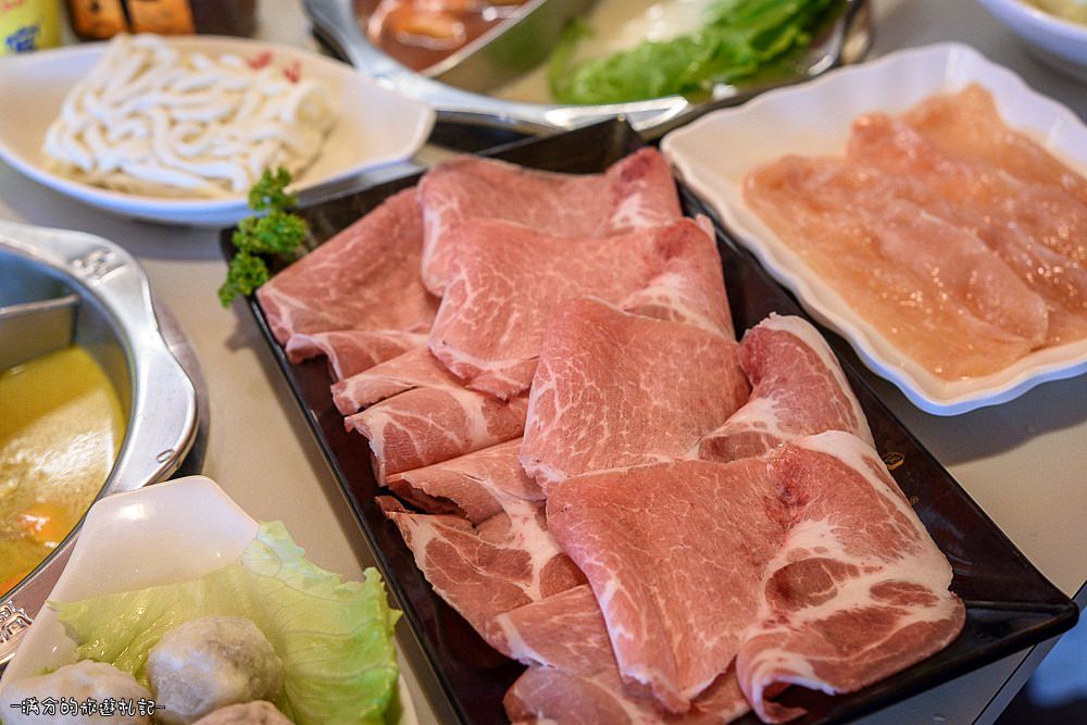 新竹竹北火鍋》冬季鍋物 阿官火鍋專家 個人獨享鴛鴦鍋 火鍋百搭的阿官沙茶醬 - 滿分的旅遊札記