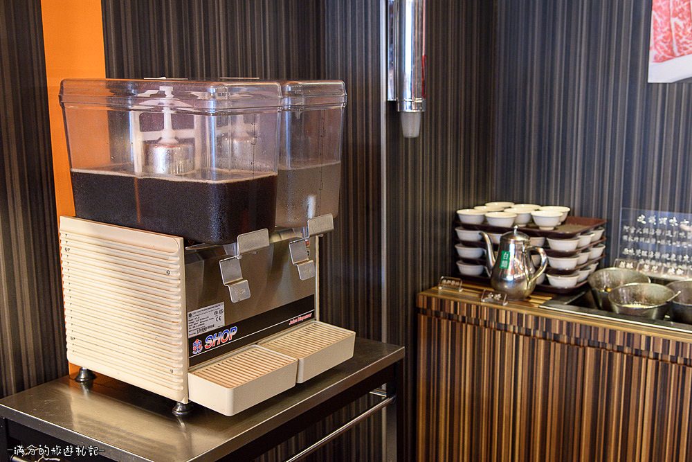 新竹竹北火鍋》冬季鍋物 阿官火鍋專家 個人獨享鴛鴦鍋 火鍋百搭的阿官沙茶醬 - 滿分的旅遊札記