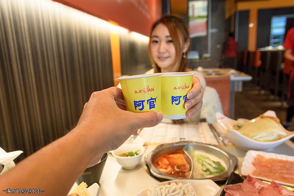 新竹竹北火鍋》冬季鍋物 阿官火鍋專家 個人獨享鴛鴦鍋 火鍋百搭的阿官沙茶醬 - 滿分的旅遊札記