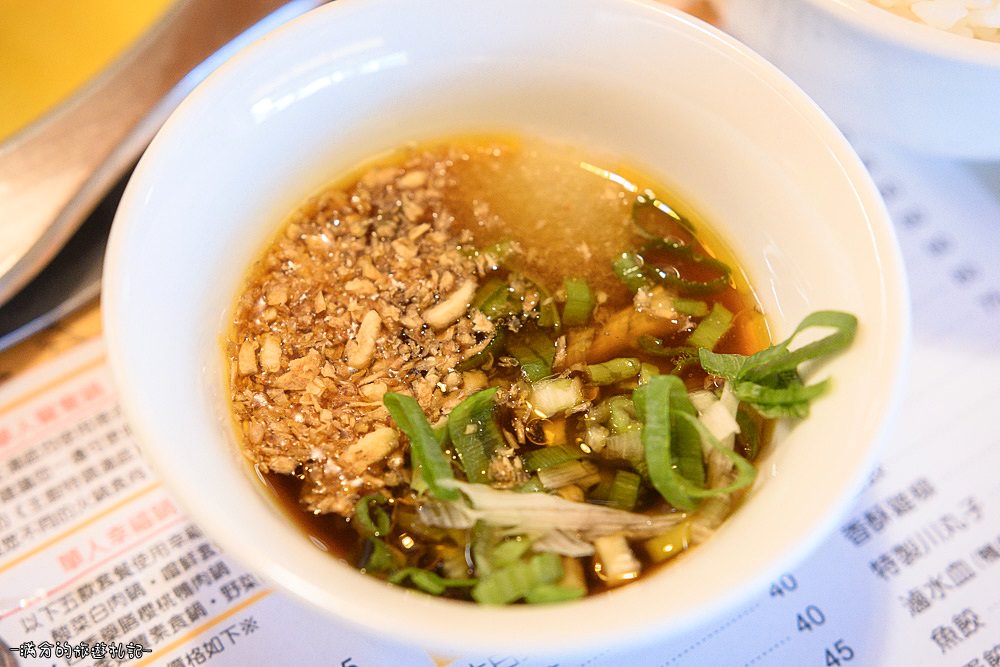 新竹竹北火鍋》冬季鍋物 阿官火鍋專家 個人獨享鴛鴦鍋 火鍋百搭的阿官沙茶醬 - 滿分的旅遊札記