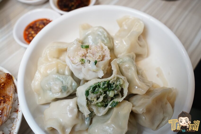 竹北藥燉排骨日賣300碗！20多種藥材熬煮美味藥燉排骨。神的雞湯平日中午也可以吃得到了！