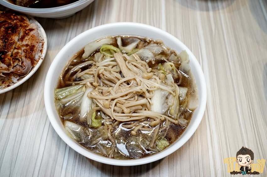 竹北藥燉排骨日賣300碗！20多種藥材熬煮美味藥燉排骨。神的雞湯平日中午也可以吃得到了！