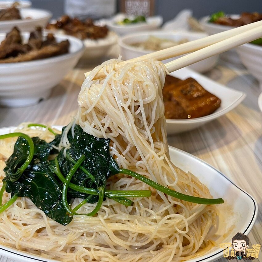 竹北藥燉排骨日賣300碗！20多種藥材熬煮美味藥燉排骨。神的雞湯平日中午也可以吃得到了！