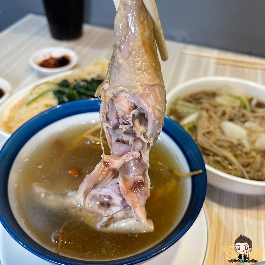 竹北藥燉排骨日賣300碗！20多種藥材熬煮美味藥燉排骨。神的雞湯平日中午也可以吃得到了！