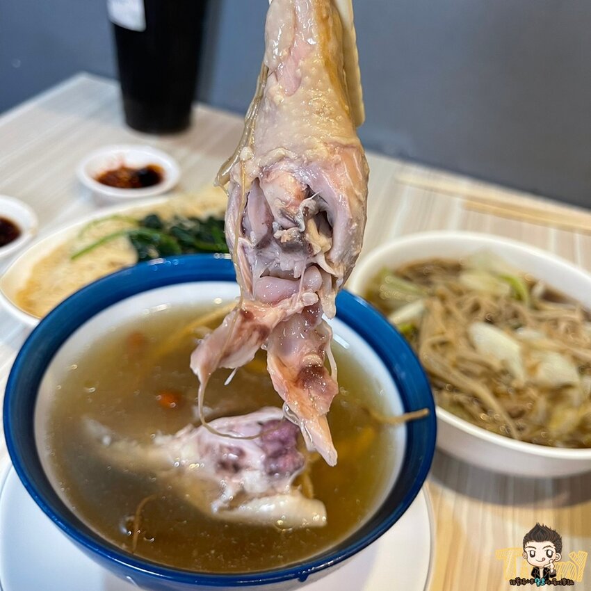 竹北藥燉排骨日賣300碗！20多種藥材熬煮美味藥燉排骨。神的雞湯平日中午也可以吃得到了！