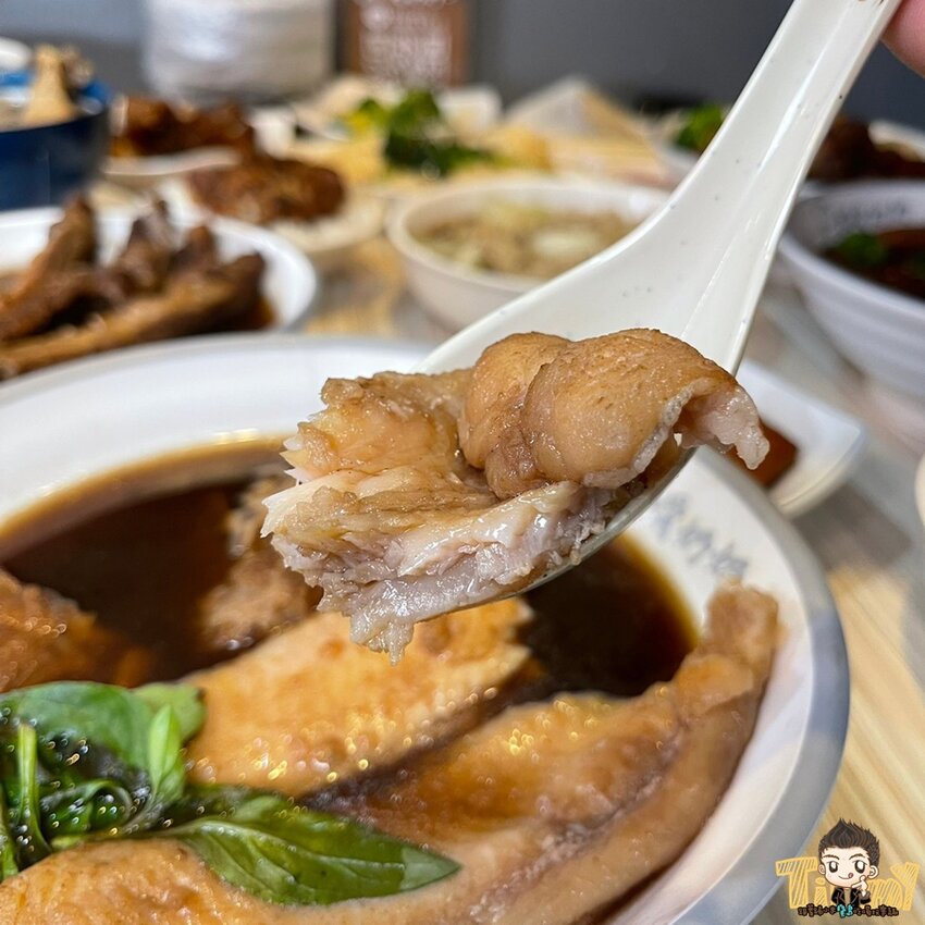 竹北藥燉排骨日賣300碗！20多種藥材熬煮美味藥燉排骨。神的雞湯平日中午也可以吃得到了！