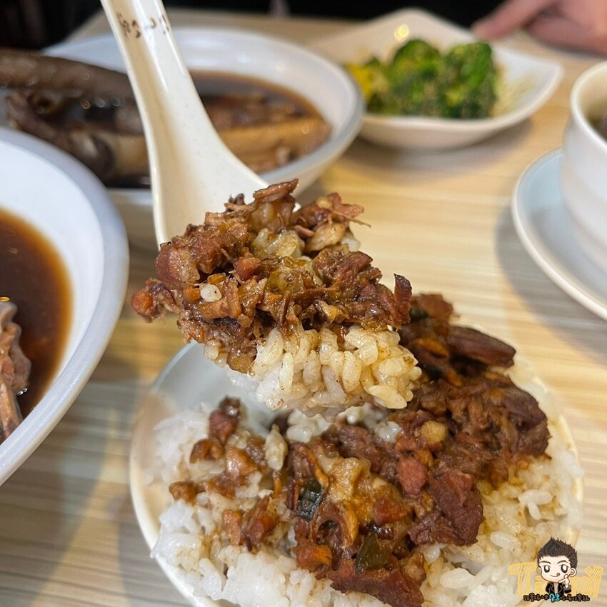 竹北藥燉排骨日賣300碗！20多種藥材熬煮美味藥燉排骨。神的雞湯平日中午也可以吃得到了！