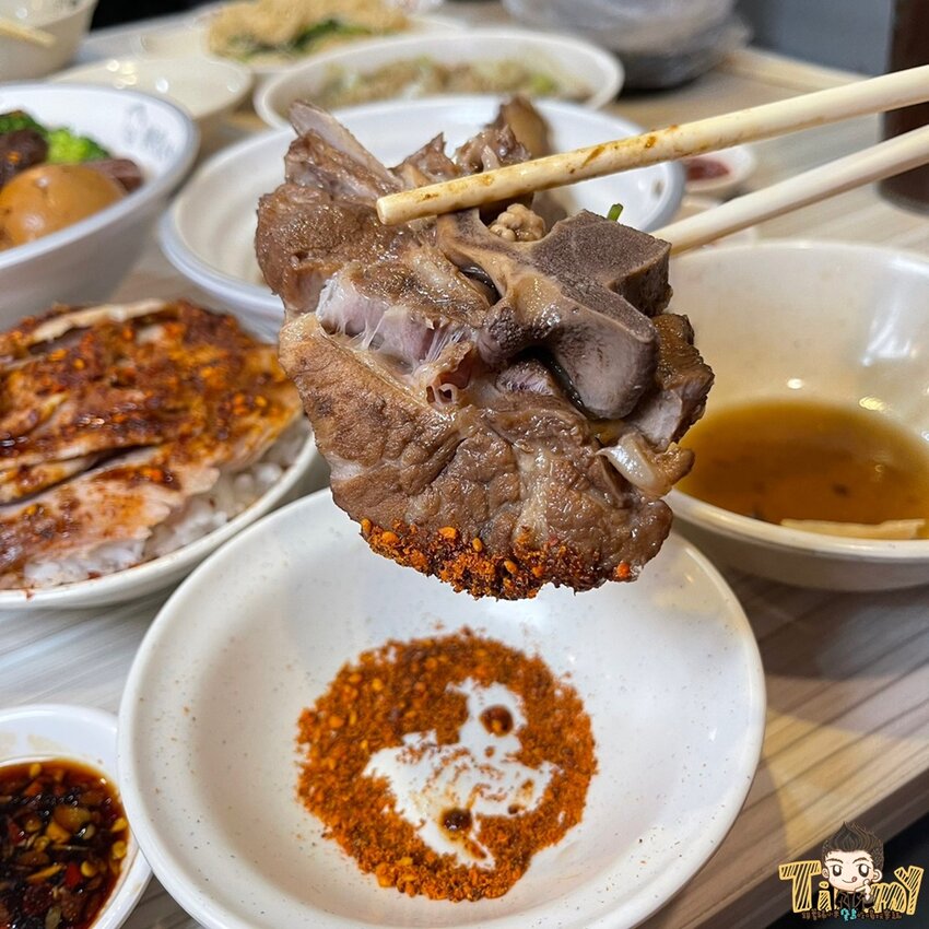 竹北藥燉排骨日賣300碗！20多種藥材熬煮美味藥燉排骨。神的雞湯平日中午也可以吃得到了！