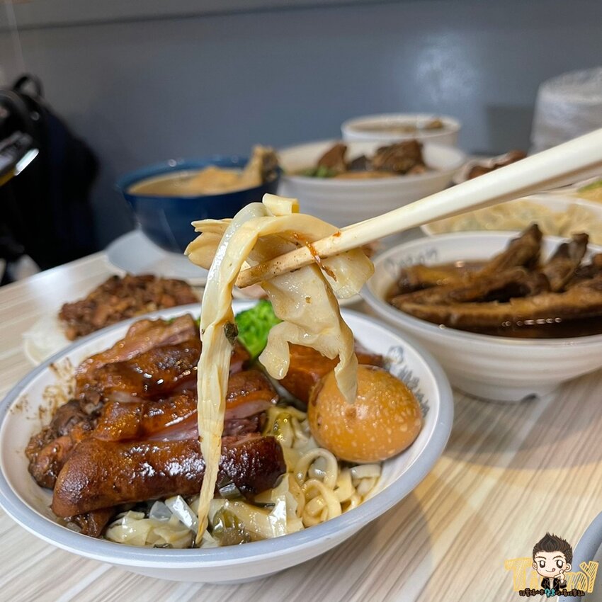 竹北藥燉排骨日賣300碗！20多種藥材熬煮美味藥燉排骨。神的雞湯平日中午也可以吃得到了！