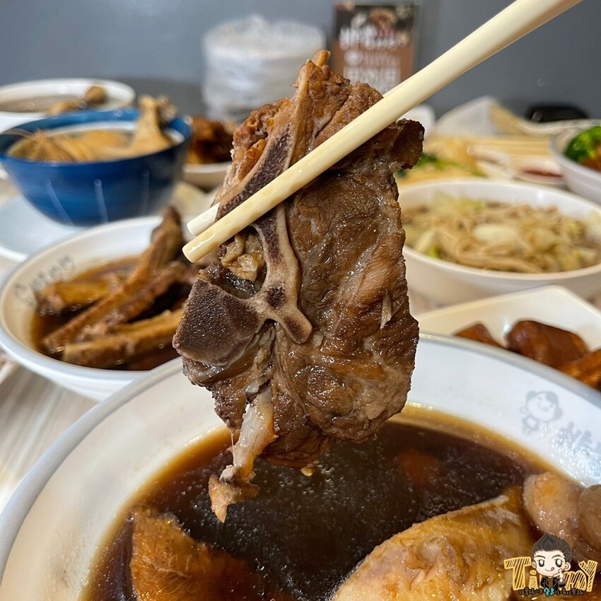 竹北藥燉排骨日賣300碗！20多種藥材熬煮美味藥燉排骨。神的雞湯平日中午也可以吃得到了！