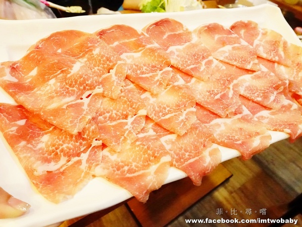 濟鴻火鍋:【捷運美食】濟鴻火鍋 漁港直送生猛海鮮 蝦兵蟹將活跳跳上桌 甜潤海鮮X極鮮肉品讓您大呼過癮!! 濟鴻火鍋:【捷運美食】濟鴻火鍋 漁港直送生猛海鮮 蝦兵蟹將活跳跳上桌 甜潤海鮮X極鮮肉品讓您大呼過癮!!