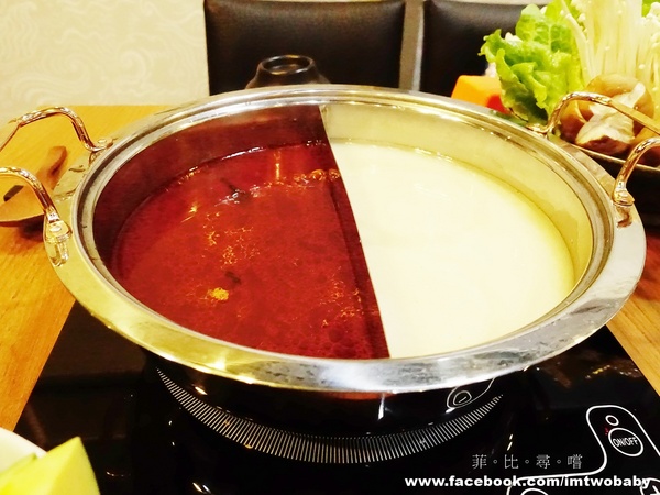 濟鴻火鍋:【捷運美食】濟鴻火鍋 漁港直送生猛海鮮 蝦兵蟹將活跳跳上桌 甜潤海鮮X極鮮肉品讓您大呼過癮!! 濟鴻火鍋:【捷運美食】濟鴻火鍋 漁港直送生猛海鮮 蝦兵蟹將活跳跳上桌 甜潤海鮮X極鮮肉品讓您大呼過癮!!