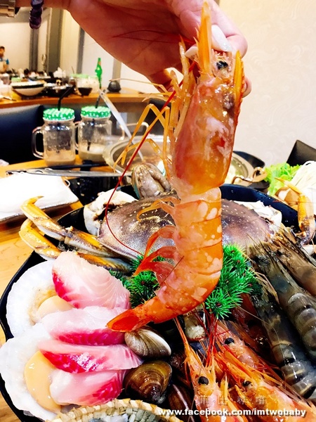 濟鴻火鍋:【捷運美食】濟鴻火鍋 漁港直送生猛海鮮 蝦兵蟹將活跳跳上桌 甜潤海鮮X極鮮肉品讓您大呼過癮!! 濟鴻火鍋:【捷運美食】濟鴻火鍋 漁港直送生猛海鮮 蝦兵蟹將活跳跳上桌 甜潤海鮮X極鮮肉品讓您大呼過癮!!