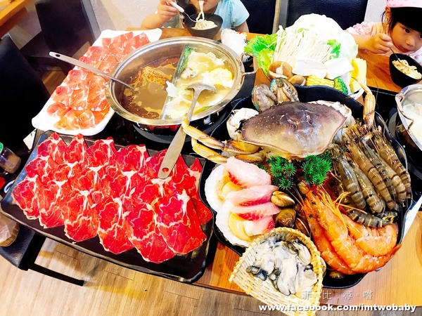 濟鴻火鍋:【捷運美食】濟鴻火鍋 漁港直送生猛海鮮 蝦兵蟹將活跳跳上桌 甜潤海鮮X極鮮肉品讓您大呼過癮!! 濟鴻火鍋:【捷運美食】濟鴻火鍋 漁港直送生猛海鮮 蝦兵蟹將活跳跳上桌 甜潤海鮮X極鮮肉品讓您大呼過癮!!