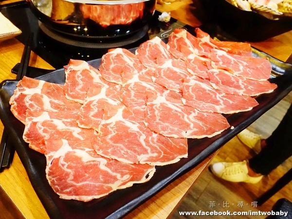 濟鴻火鍋:【捷運美食】濟鴻火鍋 漁港直送生猛海鮮 蝦兵蟹將活跳跳上桌 甜潤海鮮X極鮮肉品讓您大呼過癮!! 濟鴻火鍋:【捷運美食】濟鴻火鍋 漁港直送生猛海鮮 蝦兵蟹將活跳跳上桌 甜潤海鮮X極鮮肉品讓您大呼過癮!!