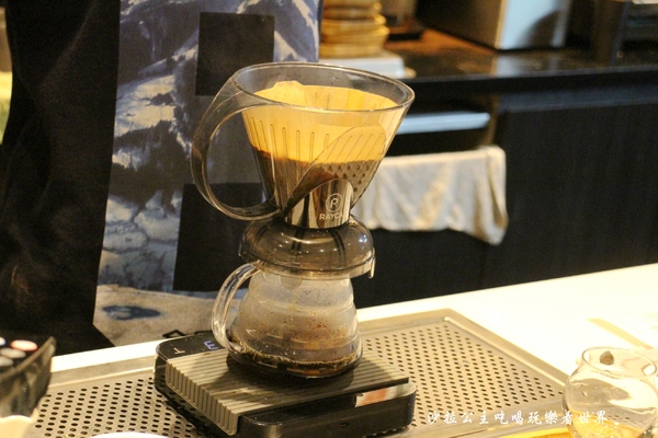 RAYCA Coffee:中山區咖啡/不限時/有插座/提供百人包場場地『RAYCA Coffee & Platform』捷運民權西路站