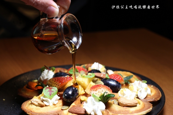 RAYCA Coffee:中山區咖啡/不限時/有插座/提供百人包場場地『RAYCA Coffee & Platform』捷運民權西路站