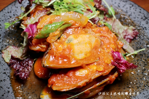 RAYCA Coffee:中山區咖啡/不限時/有插座/提供百人包場場地『RAYCA Coffee & Platform』捷運民權西路站