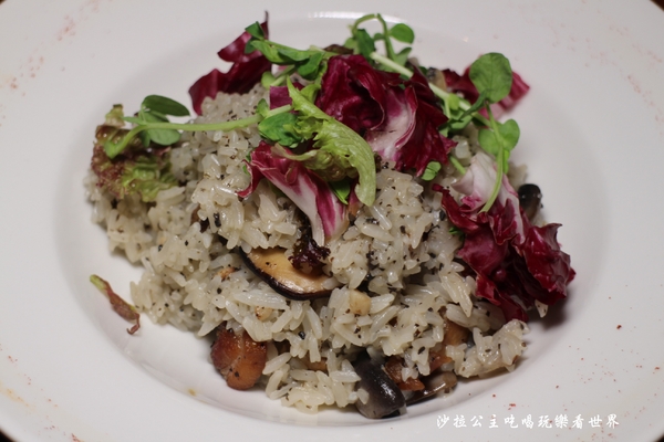 RAYCA Coffee:中山區咖啡/不限時/有插座/提供百人包場場地『RAYCA Coffee & Platform』捷運民權西路站