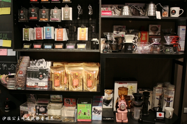 RAYCA Coffee:中山區咖啡/不限時/有插座/提供百人包場場地『RAYCA Coffee & Platform』捷運民權西路站