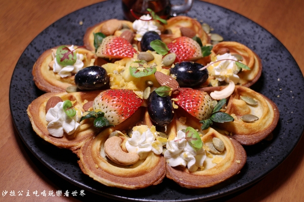 RAYCA Coffee:中山區咖啡/不限時/有插座/提供百人包場場地『RAYCA Coffee & Platform』捷運民權西路站