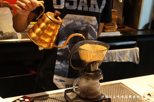 RAYCA Coffee:中山區咖啡/不限時/有插座/提供百人包場場地『RAYCA Coffee & Platform』捷運民權西路站