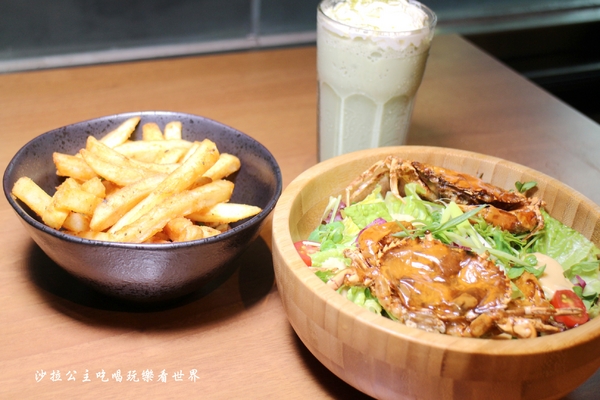 RAYCA Coffee:中山區咖啡/不限時/有插座/提供百人包場場地『RAYCA Coffee & Platform』捷運民權西路站