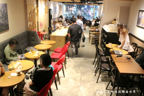 RAYCA Coffee:中山區咖啡/不限時/有插座/提供百人包場場地『RAYCA Coffee & Platform』捷運民權西路站