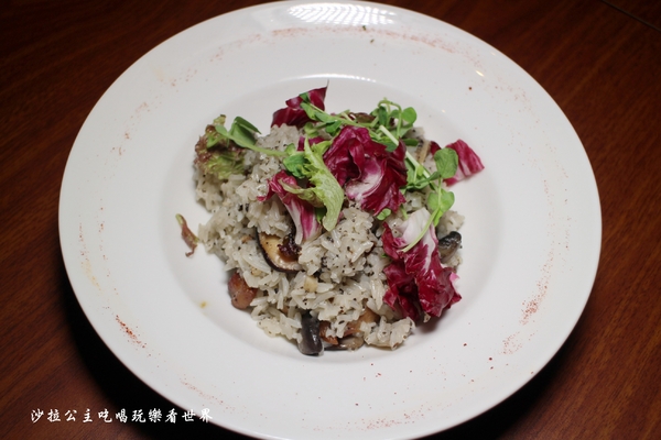 RAYCA Coffee:中山區咖啡/不限時/有插座/提供百人包場場地『RAYCA Coffee & Platform』捷運民權西路站