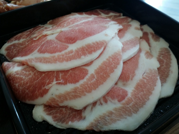 牛比蔥壽喜燒吃到飽專門店：台中北區【牛比蔥壽喜燒吃到飽專門店】 （漢口路崇德路口）