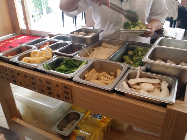 牛比蔥壽喜燒吃到飽專門店：台中北區【牛比蔥壽喜燒吃到飽專門店】 （漢口路崇德路口）