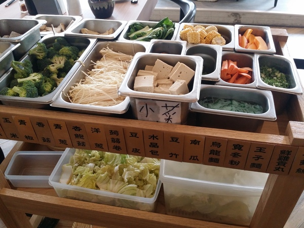 牛比蔥壽喜燒吃到飽專門店：台中北區【牛比蔥壽喜燒吃到飽專門店】 （漢口路崇德路口）